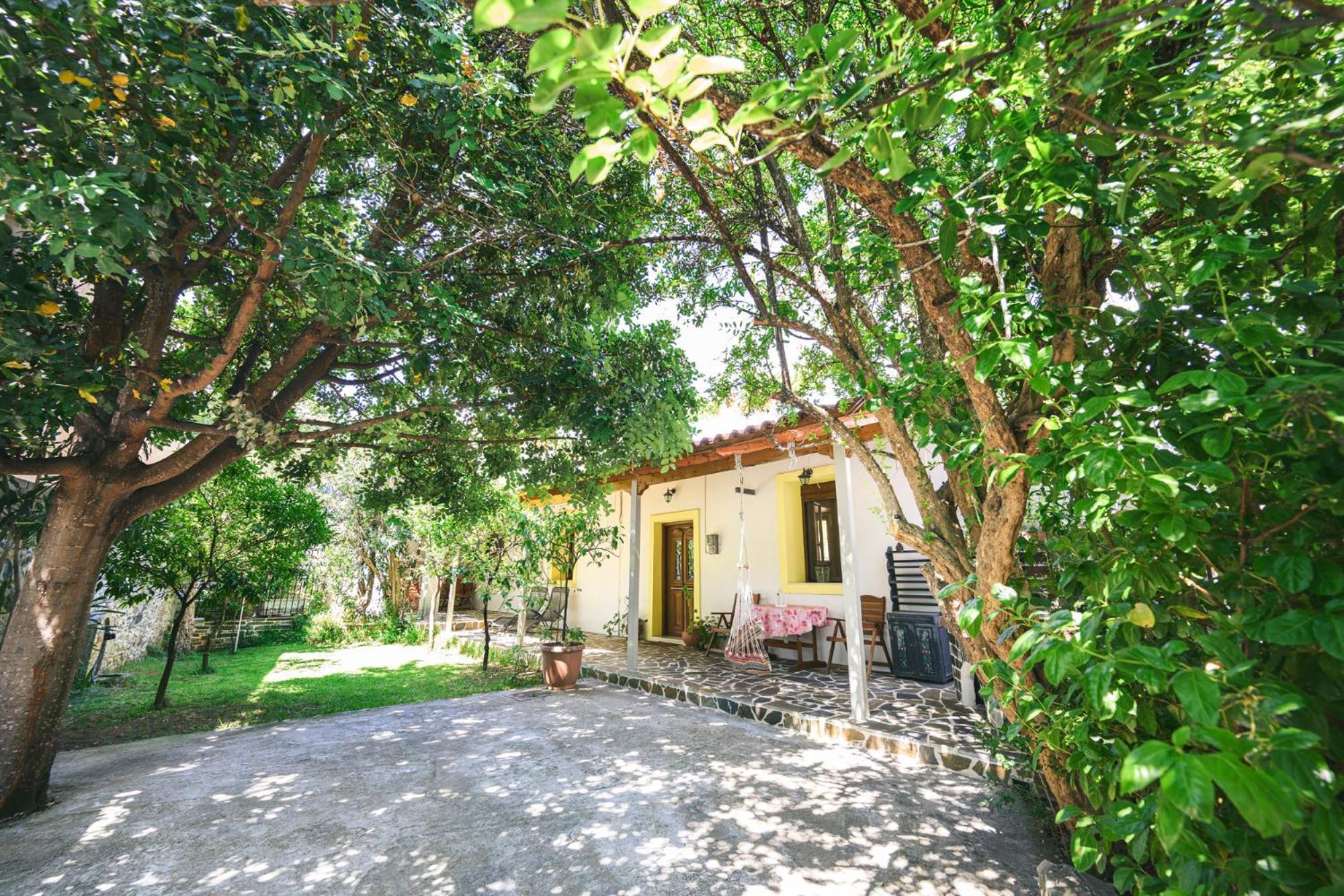 Small Villa Gerani Agios Vlasios  エクステリア 写真